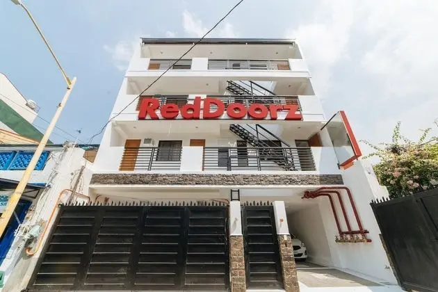 RedDoorz @ DBuilders Rooms Bangkal Makati