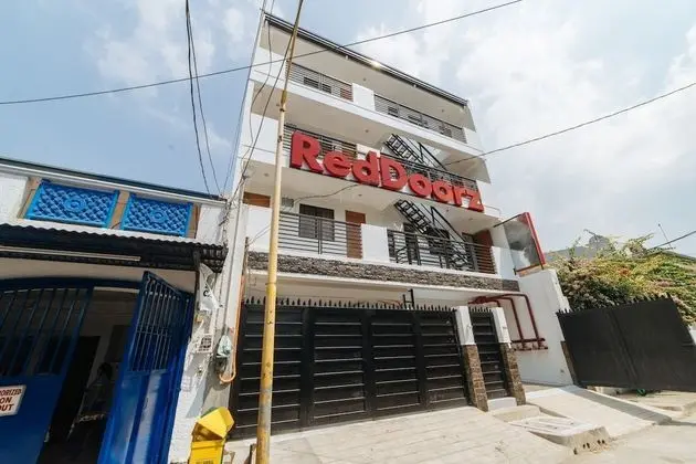 RedDoorz @ DBuilders Rooms Bangkal Makati - Dış Mekan
