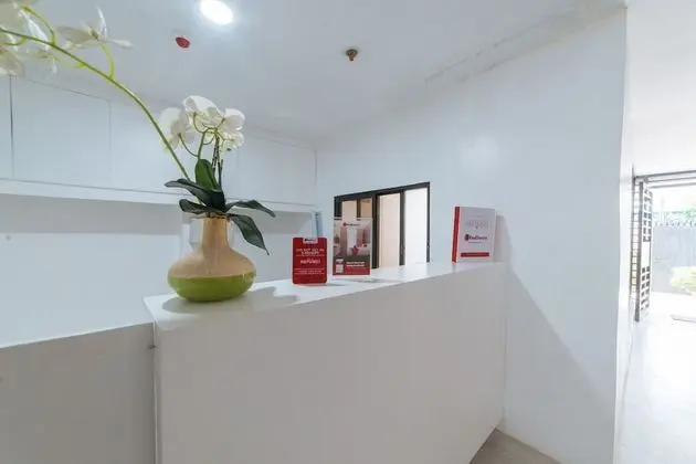 RedDoorz @ DBuilders Rooms Bangkal Makati - Lobi