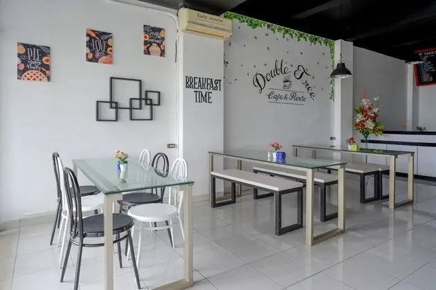RedDoorz @ Double Tree Guest House - İç Mekan