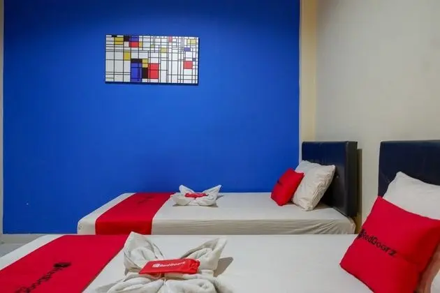 RedDoorz @ Double Tree Guest House - Oda