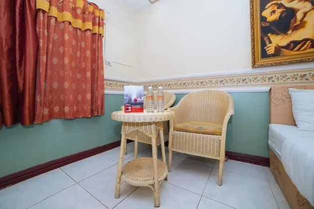 RedDoorz @ Fields Avenue Angeles City - Oda