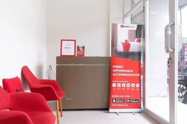 RedDoorz @ Garden Boulevard Citra Raya Tangerang - Lobi