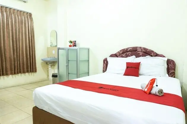 RedDoorz @ Gatot Subroto Ende - Oda