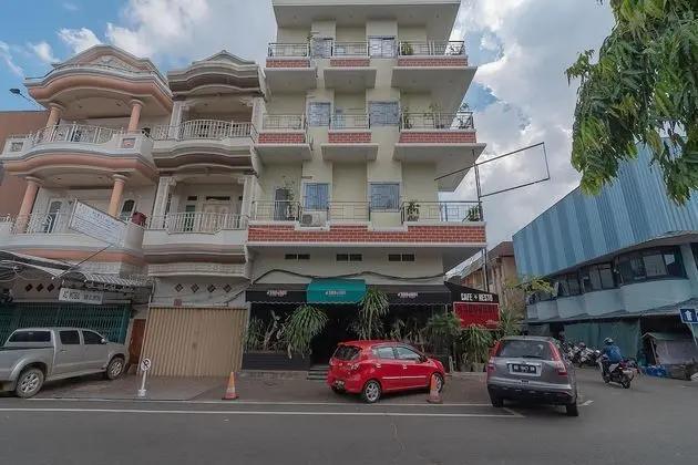 RedDoorz @ H. Agus Salim Street - Dış Mekan