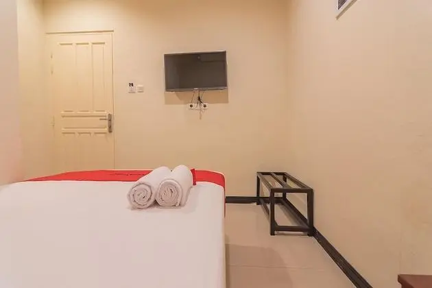 RedDoorz @ H. Agus Salim Street - Oda