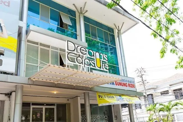 RedDoorz Hostel @ DI Panjaitan Simpang Lima