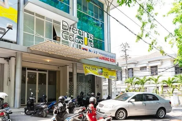 RedDoorz Hostel @ DI Panjaitan Simpang Lima - Dış Mekan