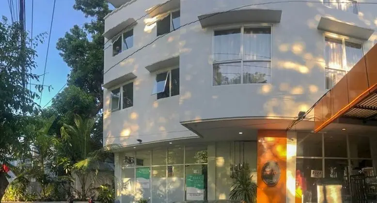 RedDoorz Hostel @ Manado Green Hostel - Dış Mekan
