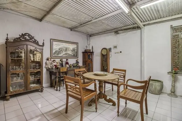 RedDoorz Hostel near Adisucipto Airport Yogyakarta - İç Mekan
