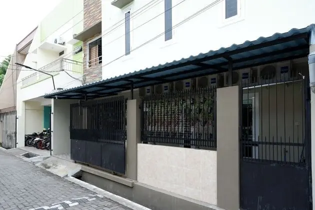 RedDoorz Hostel near Kota Lama Semarang