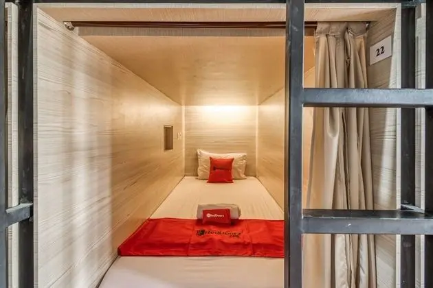 RedDoorz Hostel near Stadion Mandala Krida Yogya - Oda