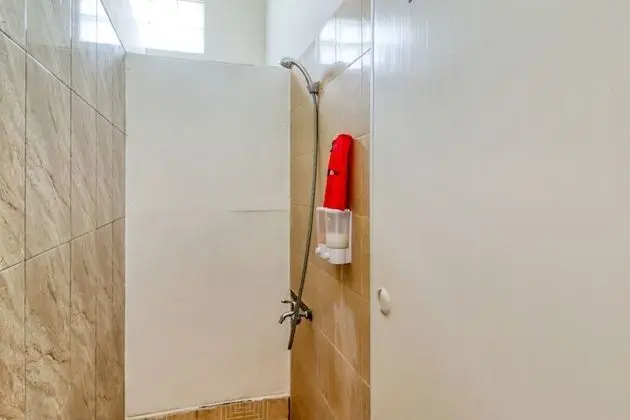 RedDoorz Hostel near Terminal Condongcatur Jogja - Banyo Tipleri
