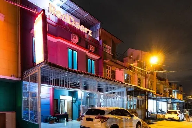 RedDoorz @ Jalan Dr Mansyur Medan 2 - Dış Mekan