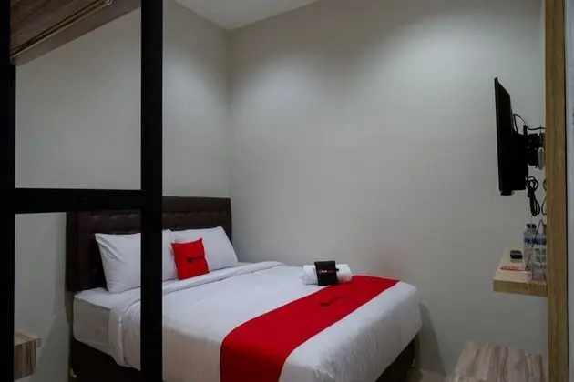 RedDoorz @ Jalan Kartini Semarang - Oda