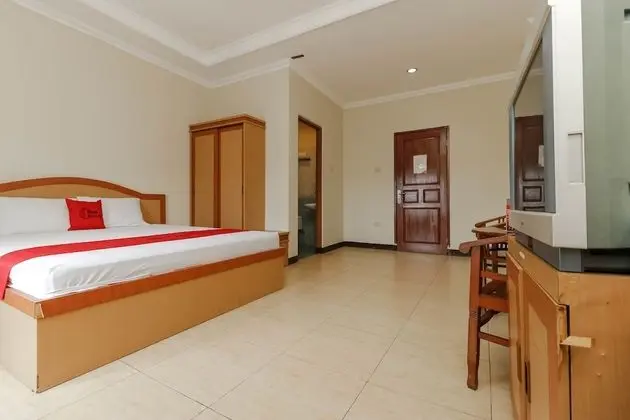 RedDoorz @ Jalan Mangkunegara