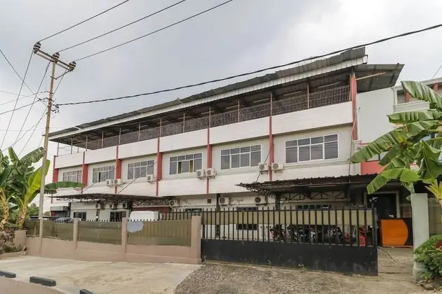RedDoorz @ Jalan Mangkunegara