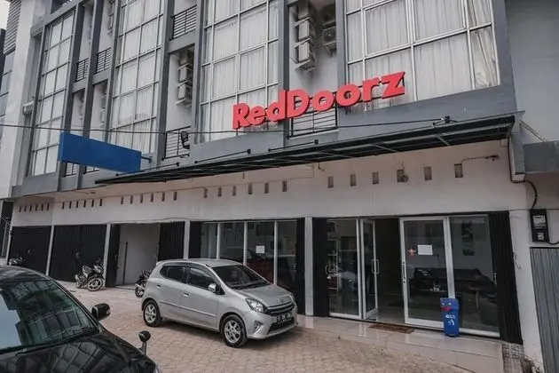 RedDoorz @ Jalan Sukabangun 2 Palembang - Dış Mekan
