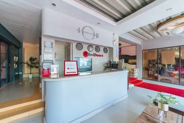 RedDoorz @ Ledesco Avenue Lapaz Iloilo