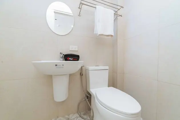 RedDoorz @ Ledesco Avenue Lapaz Iloilo - Oda