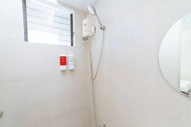 RedDoorz @ Ledesco Avenue Lapaz Iloilo - Oda
