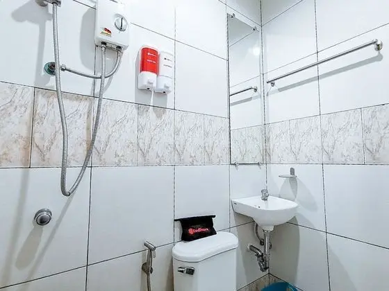 RedDoorz @ Malakas Gensan - Banyo Tipleri