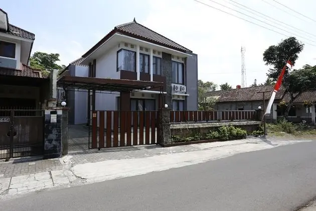 RedDoorz @ Merapi View