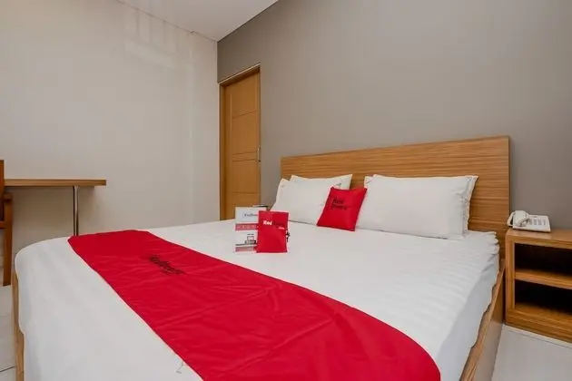 RedDoorz near Ahmad Yani Airport