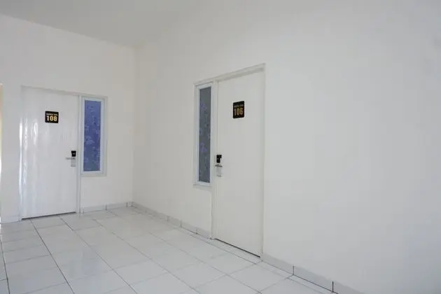 RedDoorz near Alun Alun Kaliwungu Kendal - İç Mekan