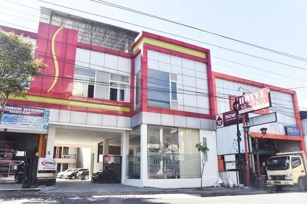 RedDoorz near Alun Alun Wonosobo