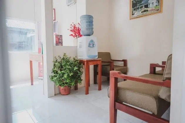 RedDoorz near Ambarukmo Yogyakarta - İç Mekan