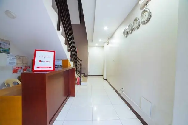RedDoorz near Angeles University Foundation - Lobi