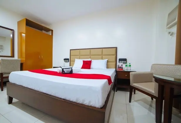 RedDoorz near Angeles University Foundation - Oda