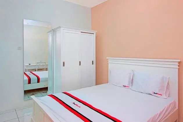 RedDoorz near Atmajaya University - Öne Çıkan Resim