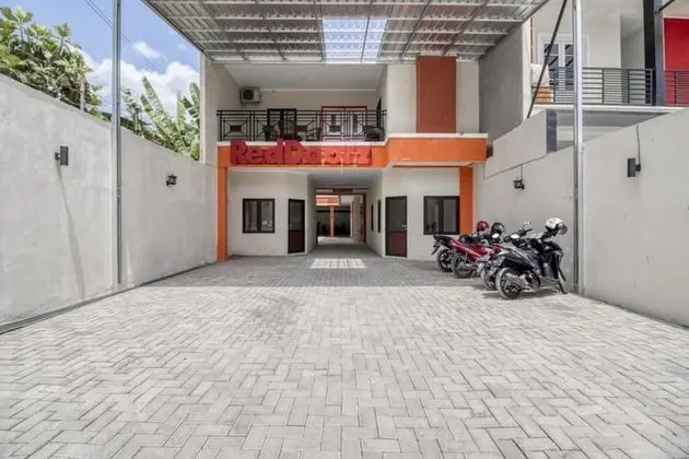 RedDoorz near Babarsari 2