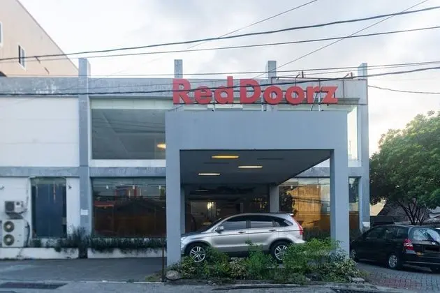 RedDoorz near Bahu Mall Manado - Dış Mekan