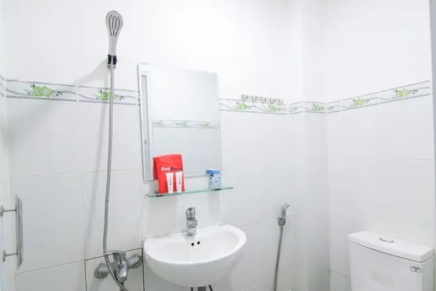 RedDoorz near Bau Cat Residence - Banyo Tipleri
