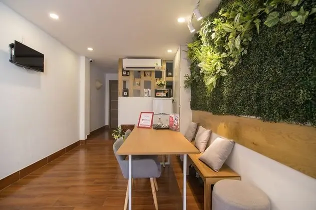 RedDoorz near Ben Thanh Market 3 - Lobi