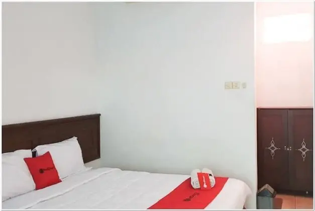RedDoorz near Bojonegoro Train Station - Oda