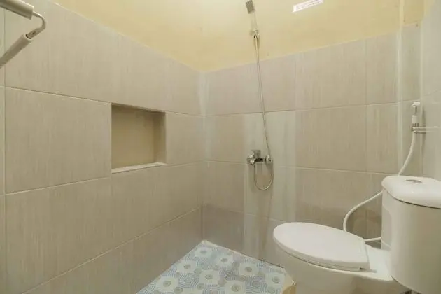 RedDoorz near Bukit Kubu Berastagi - Banyo Tipleri