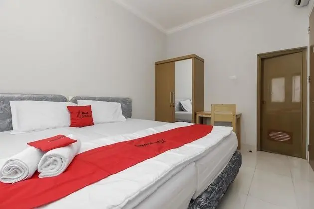 RedDoorz near Central Park Mall