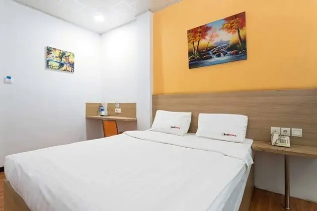 RedDoorz near Citraland Mall