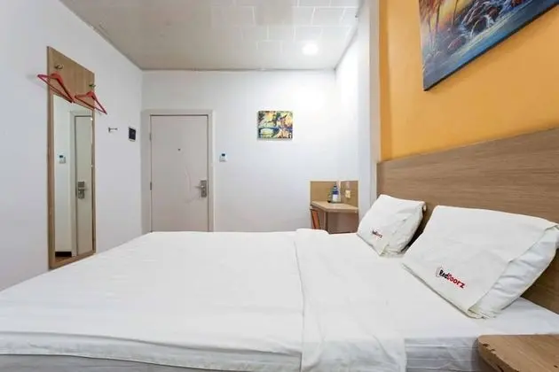 RedDoorz near Citraland Mall - Oda