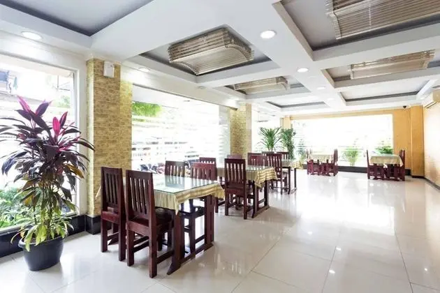 RedDoorz near Citraland Mall - Yerinde Yemek