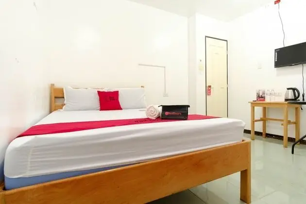 RedDoorz near Coron Coliseum
