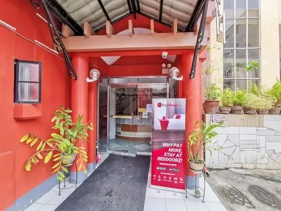 RedDoorz near Davao Doctors Hospital
