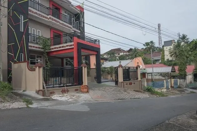 RedDoorz near E Walk Mall Balikpapan - 1
