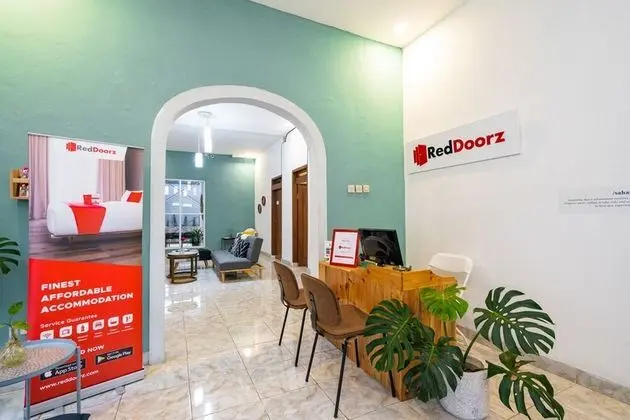 RedDoorz near Exit Toll Tanah Baru Bogor - Lobi