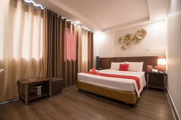 RedDoorz near Giap Bat