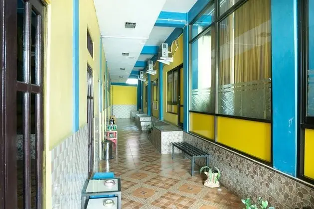 RedDoorz near H. Hasan Aroeboesman Airport - İç Mekan